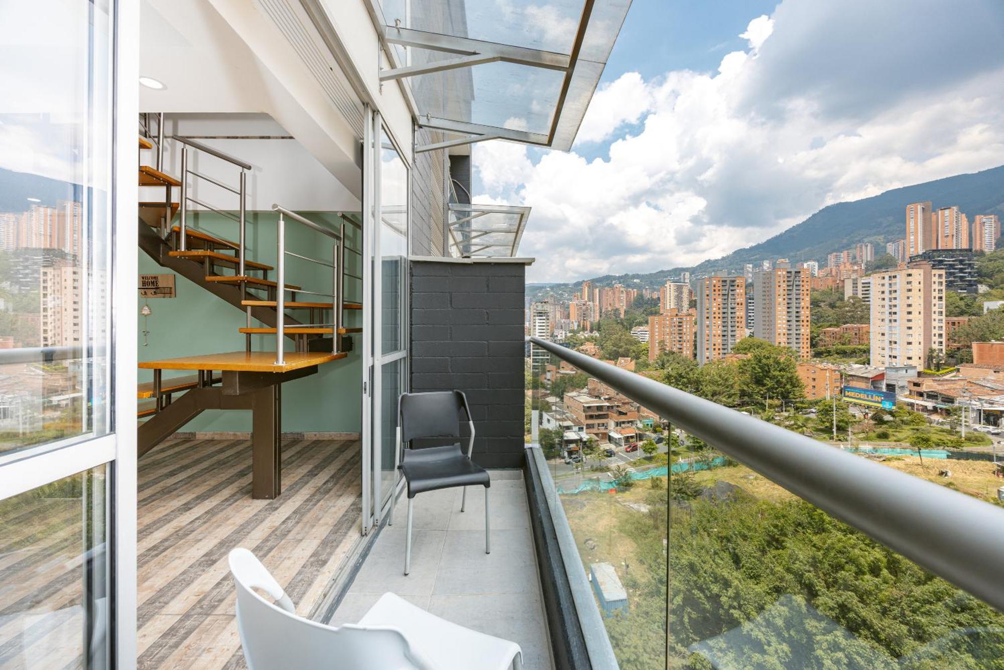Apartamentos Borbon Suites Medellin Exterior photo