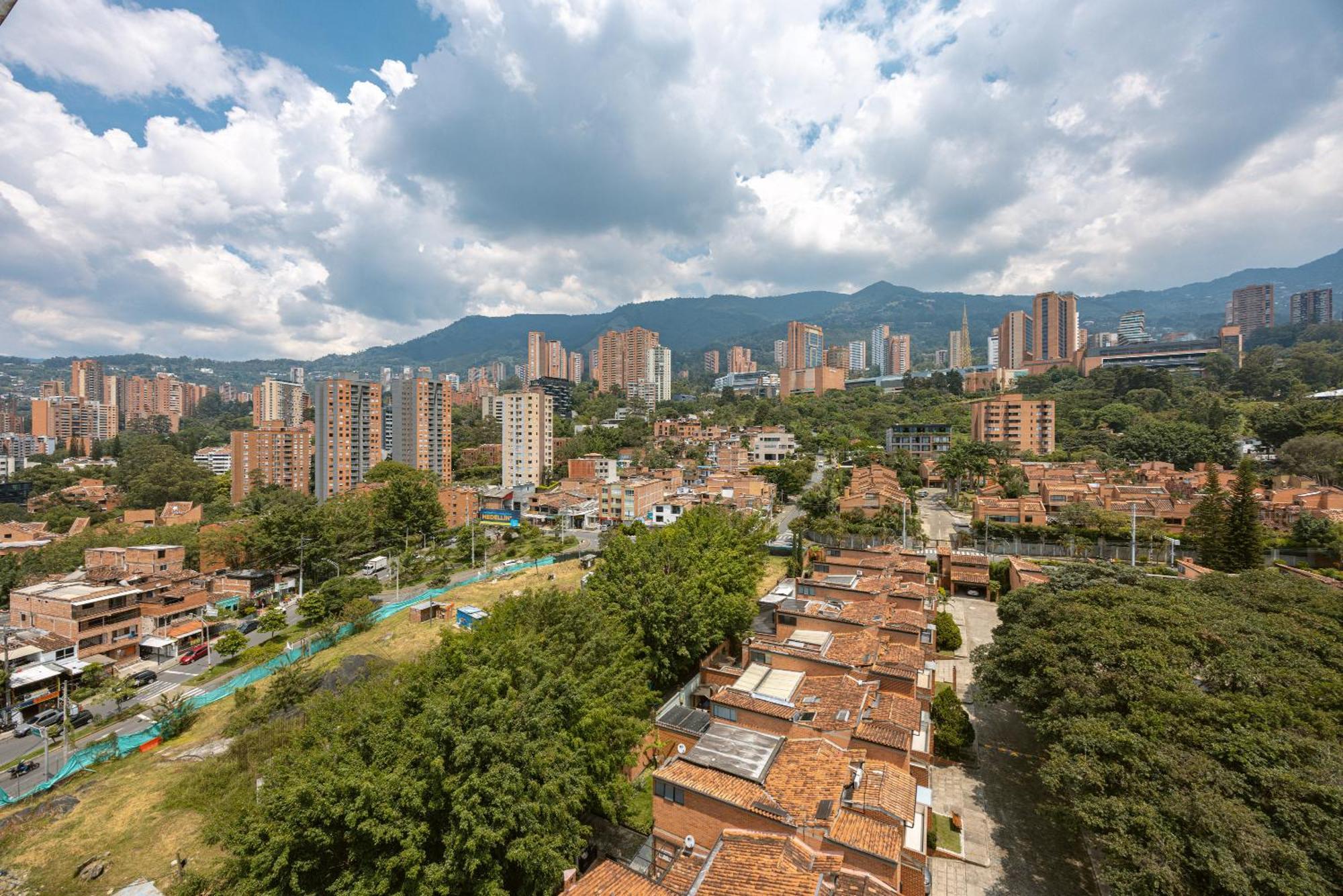 Apartamentos Borbon Suites Medellin Exterior photo